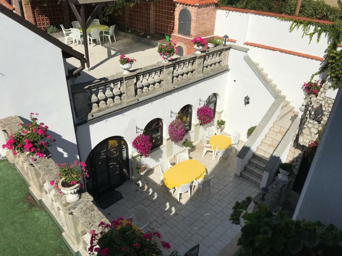 U Svateho Urbana Hotel Mikulov Exterior photo
